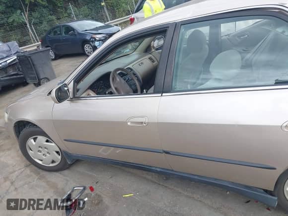 2000 Honda Accord LX with VIN 1HGCG1648YA095133, listed as a IAAI auction lot 43061220 with Not provided miles and . Bid and sale history available at DreamBid. Image 14.