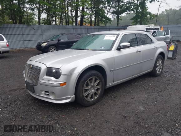 2007 Chrysler 300 C with VIN 2C3LK63H17H681761, listed as a IAAI auction lot 42504261 with 134,696 mi miles and . Bid and sale history available at DreamBid. Image 2.