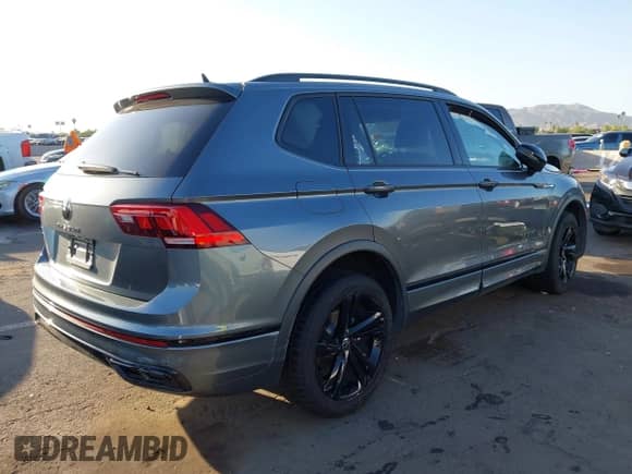 2023 Volkswagen Tiguan SE R-Line Black с VIN 3VVCB7AX5PM002380, выставлен на аукционе IAAI как лот 42700057 с пробегом 24 700 миль миль и . История ставок и продаж доступна на DreamBid. Изображение 4.