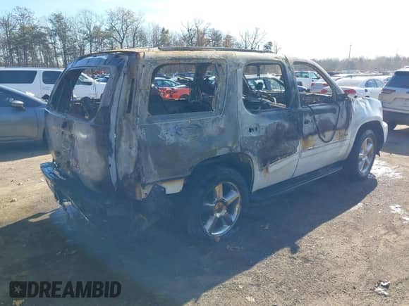 2014 Chevrolet Tahoe LTZ с VIN 1GNSCCE09ER143369, выставлен на аукционе IAAI как лот 40821989 с пробегом Не указан миль и . История ставок и продаж доступна на DreamBid. Изображение 4.