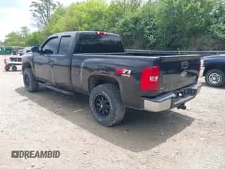 2010 Chevrolet Silverado 1500 LT z VIN 1GCSKSE38AZ281530, wystawiony jako IAAI lot #42364807 z przebiegiem 166 006 mil mil oraz . Historia ofert i sprzedaży dostępna na DreamBid. Obrazek 3.