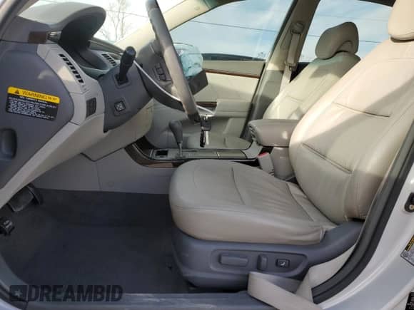 2011 Hyundai Azera Limited с VIN KMHFC4DF3BA539499, выставлен на аукционе Copart как лот 86912194 с пробегом 80 290 миль миль и Списание • Salvage title. История ставок и продаж доступна на DreamBid. Изображение 7.