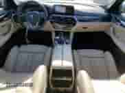 2019 BMW 5 Series 530e xDrive z VIN WBAJB1C51KB376996, wystawiony jako Copart lot #52581175 z przebiegiem 42 369 mil mil oraz Szkoda całkowita • Salvage title. Historia ofert i sprzedaży dostępna na DreamBid. Obrazek 8.