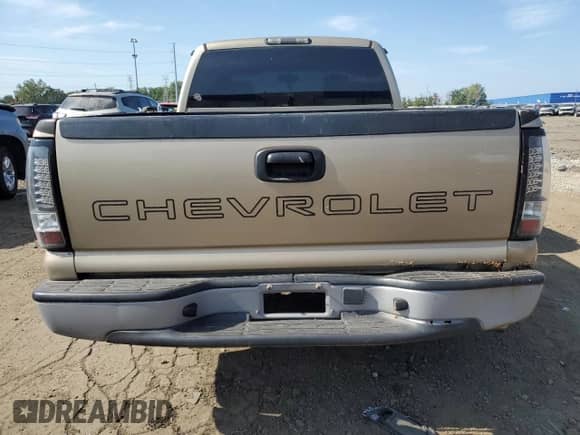 2005 Chevrolet Silverado 1500 Work Truck z VIN 1GCEC19V25Z222771, wystawiony jako Copart lot #81264215 z przebiegiem 179 441 mil mil oraz Czysty tytuł • Clean title. Historia ofert i sprzedaży dostępna na DreamBid. Obrazek 6.