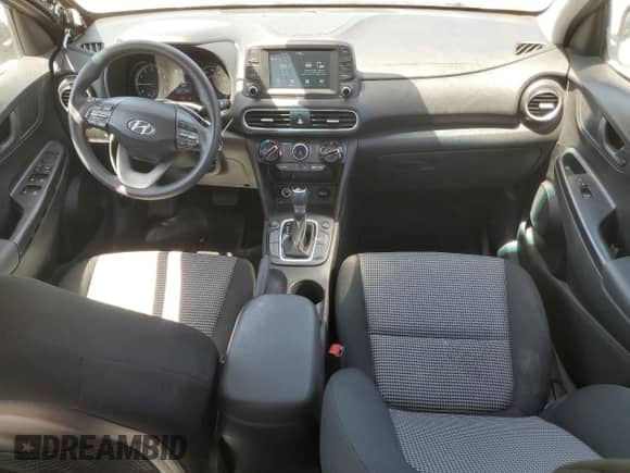 2018 Hyundai Kona SE z VIN KM8K1CAA0JU106789, wystawiony jako Copart lot #66566555 z przebiegiem 88 951 mil mil oraz Szkoda całkowita • Salvage title. Historia ofert i sprzedaży dostępna na DreamBid. Obrazek 8.