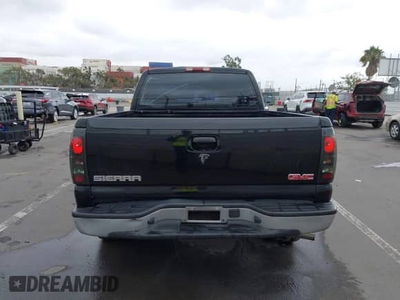 2004 GMC Sierra 1500 with VIN 1GTEC19X04Z338308, listed as a IAAI auction lot 42429809 with 216,056 mi miles and . Bid and sale history available at DreamBid. Image 16.