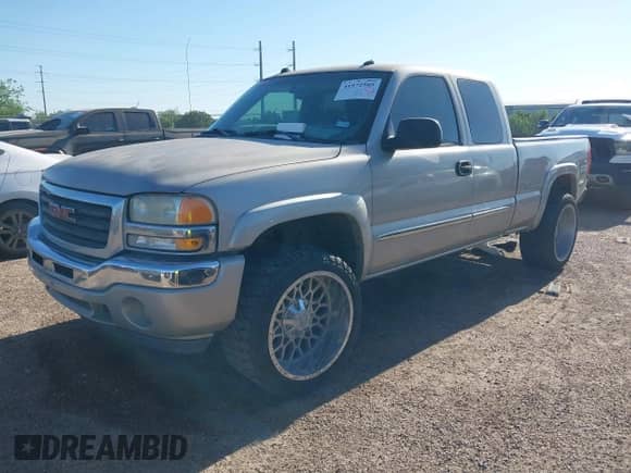 2005 GMC Sierra 1500 SLE with VIN 1GTEK19Z65Z312060, listed as a IAAI auction lot 41972505 with Not provided miles and . Bid and sale history available at DreamBid. Image 2.