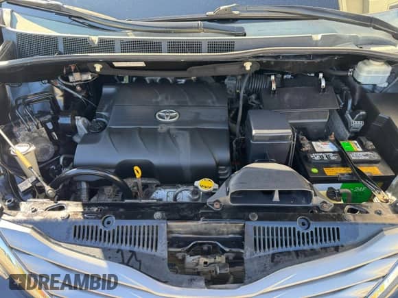 2012 Toyota Sienna XLE AAS with VIN 5TDYK3DC2CS267922, listed as a Copart auction lot 86590465 with 207,589 mi miles and Clean title. Bid and sale history available at DreamBid. Image 11.