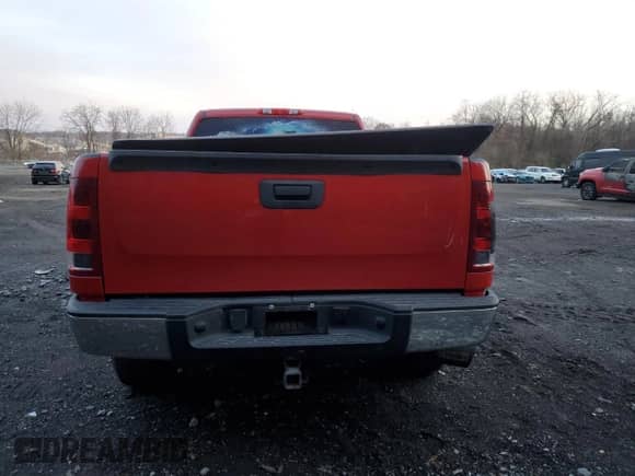 2013 GMC Sierra 1500 SLE z VIN 1GTN2VE02DZ144057, wystawiony jako Copart lot #82327434 z przebiegiem 101 319 mil mil oraz Szkoda całkowita • Salvage title. Historia ofert i sprzedaży dostępna na DreamBid. Obrazek 6.