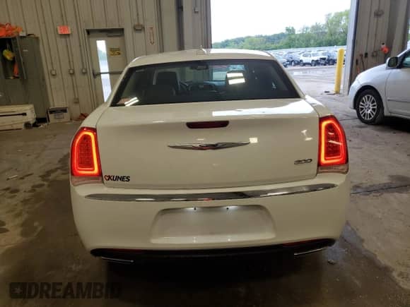 2020 Chrysler 300 Limited с VIN 2C3CCAEGXLH102880, выставлен на аукционе Copart как лот 60870755 с пробегом 69 458 миль миль и Списание • Salvage title. История ставок и продаж доступна на DreamBid. Изображение 6.