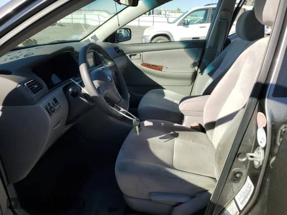 2005 Toyota Corolla LE с VIN 1NXBR32E35Z453940, выставлен на аукционе Copart как лот 82248645 с пробегом 206 990 миль миль и Списание • Salvage title. История ставок и продаж доступна на DreamBid. Изображение 7.