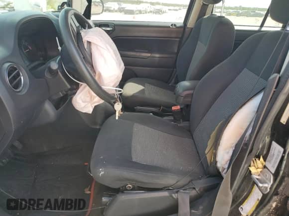 2016 Jeep Compass Sport с VIN 1C4NJDBBXGD566744, выставлен на аукционе Copart как лот 82748415 с пробегом 184 493 миль миль и Чистый • Clean title. История ставок и продаж доступна на DreamBid. Изображение 7.