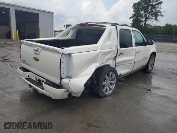 2012 Chevrolet Avalanche LTZ z VIN 3GNTKGE73CG255609, wystawiony jako Copart lot #61616085 z przebiegiem 206 667 mil mil oraz Szkoda całkowita • Salvage title. Historia ofert i sprzedaży dostępna na DreamBid. Obrazek 3.