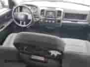 2018 Ram 1500 Tradesman z VIN 1C6RR7FG5JS327677, wystawiony jako Copart lot #58159515 z przebiegiem 76 916 mil mil oraz Szkoda całkowita • Salvage title. Historia ofert i sprzedaży dostępna na DreamBid. Obrazek 8.