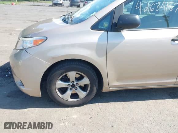2014 Toyota Sienna L with VIN 5TDZK3DC6ES497292, listed as a IAAI auction lot 42634167 with 211,769 mi miles and . Bid and sale history available at DreamBid. Image 17.