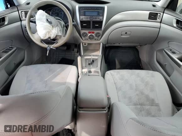 2010 Subaru Forester X с VIN JF2SH6AC8AH726500, выставлен на аукционе Copart как лот 81571485 с пробегом Не указан миль и Списание • Salvage title. История ставок и продаж доступна на DreamBid. Изображение 8.