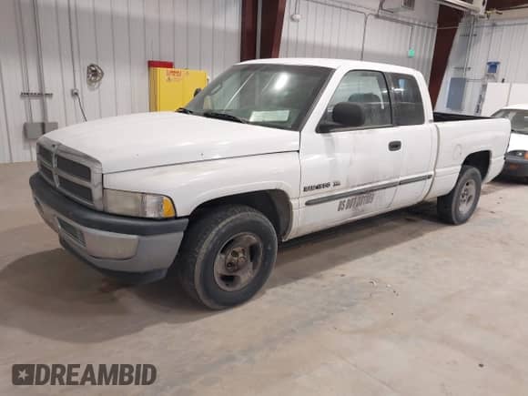 2000 Dodge 1500 с VIN 3B7HC13Y0YM200189, выставлен на аукционе IAAI как лот 41395830 с пробегом 271 129 миль миль и . История ставок и продаж доступна на DreamBid. Изображение 2.