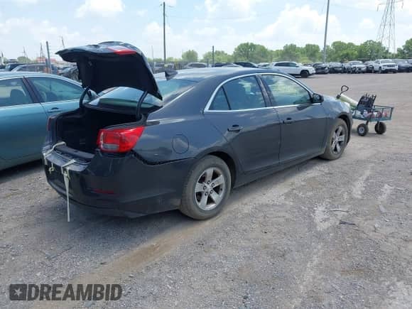 2015 Chevrolet Malibu LS z VIN 1G11A5SL2FF212399, wystawiony jako IAAI lot #42572437 z przebiegiem 147 798 mil mil oraz . Historia ofert i sprzedaży dostępna na DreamBid. Obrazek 4.