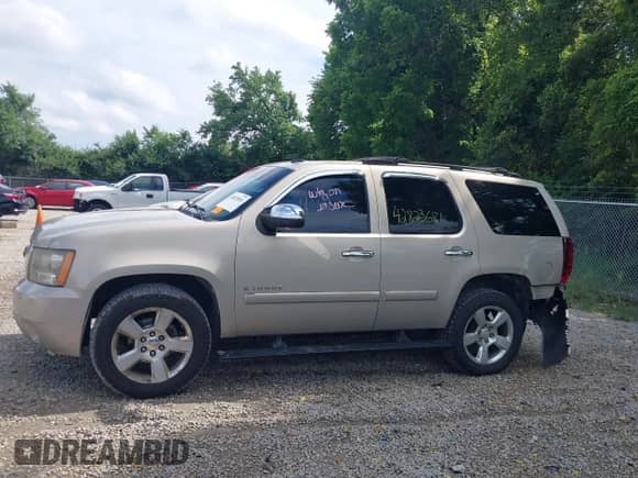 2007 Chevrolet Tahoe LT с VIN 1GNFK13017R328353, выставлен на аукционе IAAI как лот 42823681 с пробегом 217 951 миль миль и . История ставок и продаж доступна на DreamBid. Изображение 15.