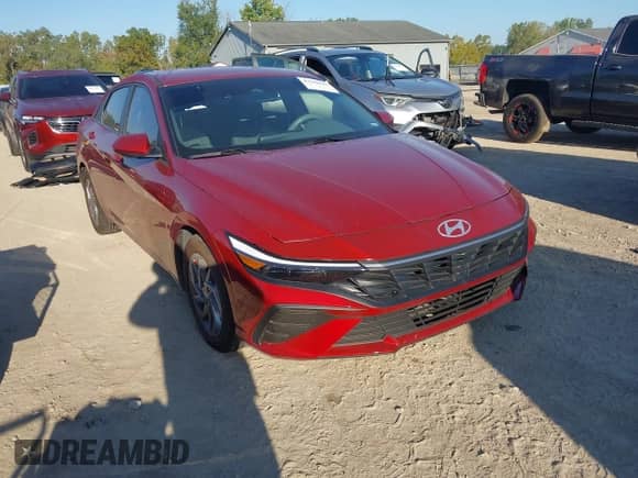 2024 Hyundai Elantra SEL z VIN KMHLM4DG3RU759064, wystawiony jako IAAI lot #43198214 z przebiegiem 12 462 mil mil oraz . Historia ofert i sprzedaży dostępna na DreamBid. Obrazek 1.