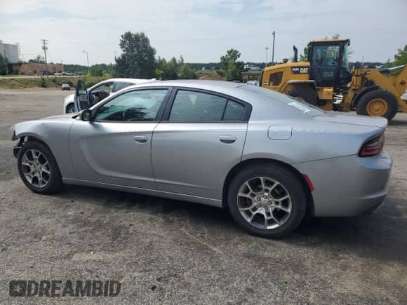 2015 Dodge Charger SE z VIN 2C3CDXFG4FH867361, wystawiony jako Copart lot #63810745 z przebiegiem 153 141 mil mil oraz Szkoda całkowita • Salvage title. Historia ofert i sprzedaży dostępna na DreamBid. Obrazek 2.