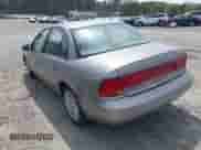 1999 Saturn SL z VIN 1G8ZK5275XZ165082, wystawiony jako IAAI lot #41939970 z przebiegiem 102 694 mil mil oraz . Historia ofert i sprzedaży dostępna na DreamBid. Obrazek 3.