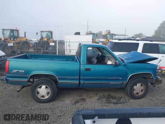 1997 GMC Sierra 1500 z VIN 1GTEK14R7VZ549227, wystawiony jako IAAI lot #43272676 z przebiegiem 229 684 mil mil oraz . Historia ofert i sprzedaży dostępna na DreamBid. Obrazek 14.