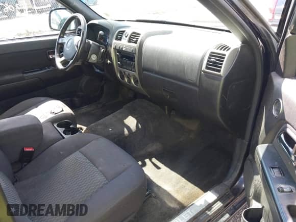 2011 Chevrolet Colorado 1LT z VIN 1GCHTCFE7B8136127, wystawiony jako IAAI lot #43083805 z przebiegiem 130 785 mil mil oraz . Historia ofert i sprzedaży dostępna na DreamBid. Obrazek 5.