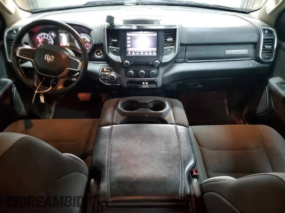 2019 Ram 1500 Big Horn z VIN 1C6RRFFG6KN781009, wystawiony jako Copart lot #71453485 z przebiegiem 207 841 mil mil oraz Czysty tytuł • Clean title. Historia ofert i sprzedaży dostępna na DreamBid. Obrazek 8.