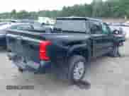 2024 Toyota Tacoma SR5 z VIN 3TYLB5JN3RT002144, wystawiony jako IAAI lot #42727494 z przebiegiem 20 489 mil mil oraz . Historia ofert i sprzedaży dostępna na DreamBid. Obrazek 4.
