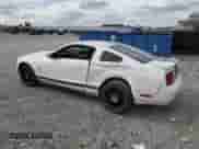 2008 Ford Mustang Deluxe z VIN 1ZVHT80N985173886, wystawiony jako Copart lot #70254335 z przebiegiem 206 558 mil mil oraz Szkoda całkowita • Salvage title. Historia ofert i sprzedaży dostępna na DreamBid. Obrazek 2.
