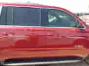 2018 Chevrolet Suburban LT z VIN 1GNSCHKC7JR392873, wystawiony jako IAAI lot #43221375 z przebiegiem 71 601 mil mil oraz . Historia ofert i sprzedaży dostępna na DreamBid. Obrazek 13.