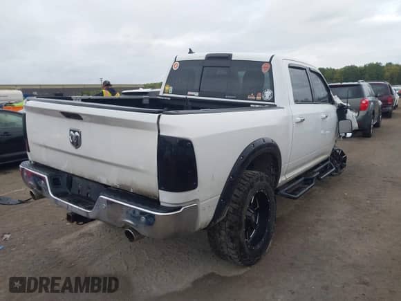 2015 Ram 1500 Outdoorsman z VIN 1C6RR7LT6FS635868, wystawiony jako IAAI lot #43380330 z przebiegiem 143 522 mil mil oraz . Historia ofert i sprzedaży dostępna na DreamBid. Obrazek 4.