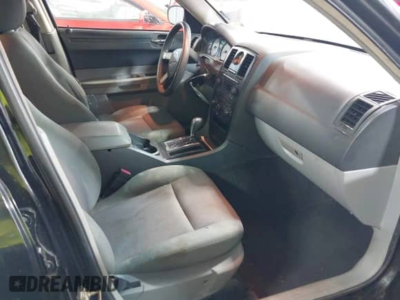 2006 Chrysler 300 with VIN 2C3KA43R06H211764, listed as a IAAI auction lot 42700096 with 237,724 mi miles and . Bid and sale history available at DreamBid. Image 5.