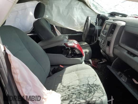 2018 Ram 1500 Express z VIN 3C6RR6KT8JG137604, wystawiony jako Copart lot #61398525 z przebiegiem Nie podano mil oraz Szkoda całkowita • Salvage title. Historia ofert i sprzedaży dostępna na DreamBid. Obrazek 7.