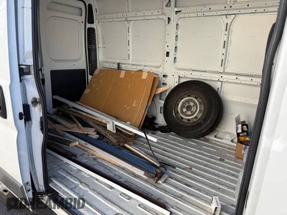 2014 Ram ProMaster z VIN 3C6TRVCD0EE130171, wystawiony jako Copart lot #53979865 z przebiegiem 160 154 mil mil oraz Czysty tytuł • Clean title. Historia ofert i sprzedaży dostępna na DreamBid. Obrazek 6.