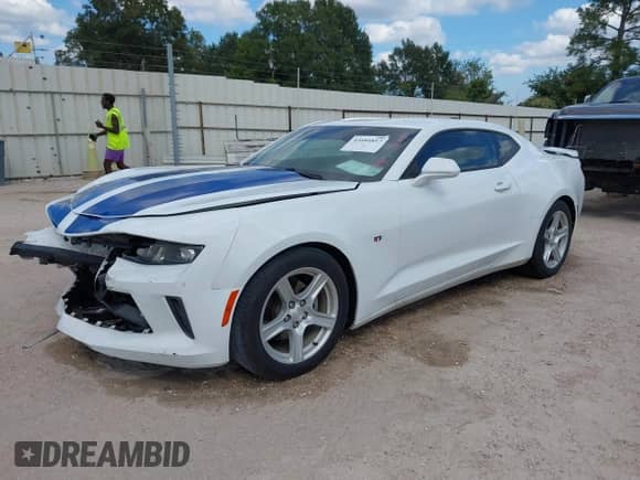 2017 Chevrolet Camaro 1LT z VIN 1G1FB1RSXH0184558, wystawiony jako IAAI lot #43484857 z przebiegiem 59 261 mil mil oraz . Historia ofert i sprzedaży dostępna na DreamBid. Obrazek 2.