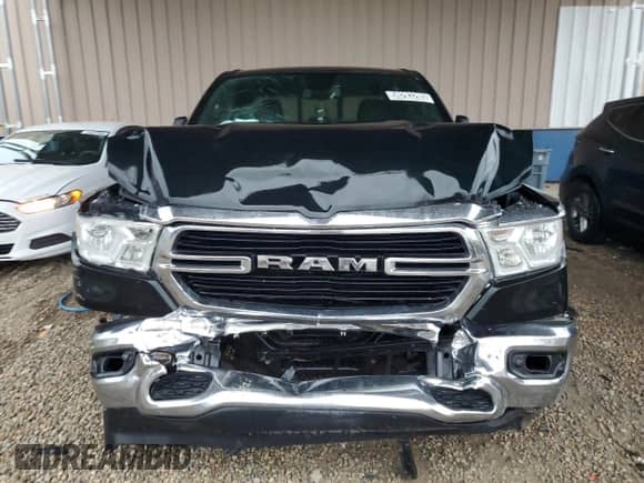 2019 Ram 1500 Big Horn z VIN 1C6SRFBT3KN701606, wystawiony jako Copart lot #69462385 z przebiegiem 141 696 mil mil oraz Czysty tytuł • Clean title. Historia ofert i sprzedaży dostępna na DreamBid. Obrazek 5.