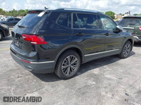 2024 Volkswagen Tiguan z VIN 3VVTB7AX9RM218526, wystawiony jako IAAI lot #42564195 z przebiegiem Nie podano mil oraz . Historia ofert i sprzedaży dostępna na DreamBid. Obrazek 4.