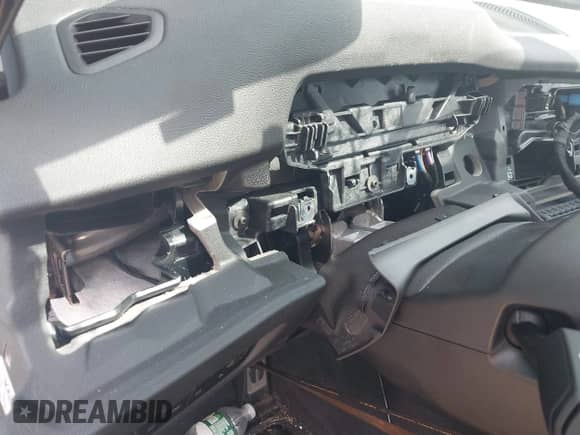 2025 BMW M3 Competition xDrive z VIN WBS33HJ02SFT70800, wystawiony jako IAAI lot #42792758 z przebiegiem 3 244 mil mil oraz . Historia ofert i sprzedaży dostępna na DreamBid. Obrazek 14.