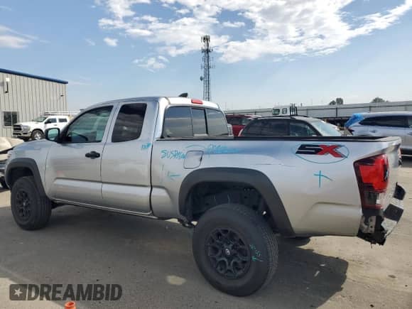 2022 Toyota Tacoma SR z VIN 3TYRZ5CN0NT020341, wystawiony jako Copart lot #81337325 z przebiegiem 40 549 mil mil oraz Szkoda całkowita • Salvage title. Historia ofert i sprzedaży dostępna na DreamBid. Obrazek 2.