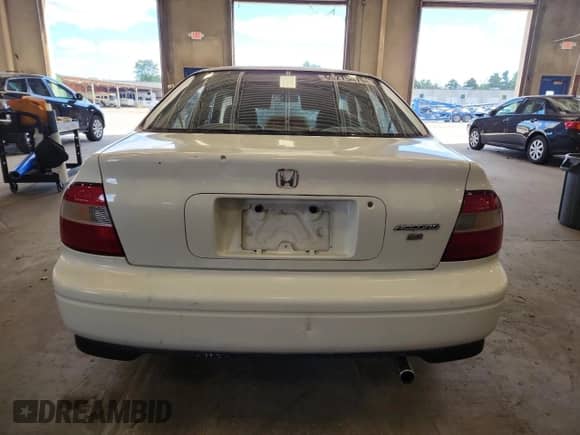 1995 Honda Accord LX z VIN 1HGCD563XSA021839, wystawiony jako Copart lot #65275475 z przebiegiem 152 067 mil mil oraz Szkoda całkowita • Salvage title. Historia ofert i sprzedaży dostępna na DreamBid. Obrazek 6.