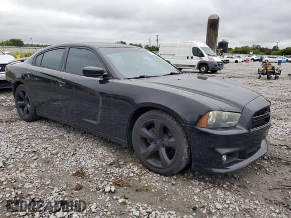 2013 Dodge Charger SXT Plus with VIN 2C3CDXHGXDH526962, listed as a Copart auction lot 67377605 with 132,373 mi miles and Salvage title. Bid and sale history available at DreamBid. Image 4.