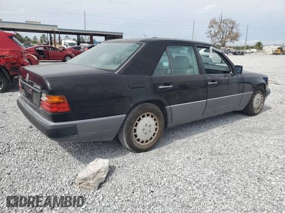 1993 Mercedes-Benz 300 z VIN WDBEB28E8PC002047, wystawiony jako Copart lot #88197315 z przebiegiem 66 766 mil mil oraz Nie do naprawy • Non repairable. Historia ofert i sprzedaży dostępna na DreamBid. Obrazek 3.