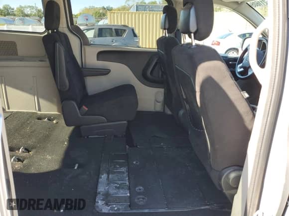 2013 Dodge Grand Caravan SXT with VIN 2C4RDGCG4DR695057, listed as a Copart auction lot 86211605 with 110,581 mi miles and Salvage title. Bid and sale history available at DreamBid. Image 11.