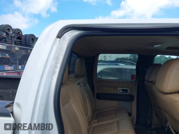 2011 Ford F-150 XLT z VIN 1FTFW1ET3BFA82565, wystawiony jako IAAI lot #42732777 z przebiegiem 361 824 mil mil oraz . Historia ofert i sprzedaży dostępna na DreamBid. Obrazek 8.