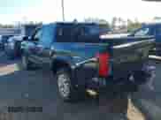 2024 Toyota Tacoma SR5 z VIN 3TMKB5FN7RM004138, wystawiony jako IAAI lot #41428936 z przebiegiem 13 625 mil mil oraz . Historia ofert i sprzedaży dostępna na DreamBid. Obrazek 3.