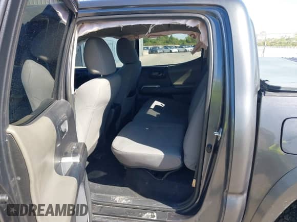 2017 Toyota Tacoma SR5 z VIN 3TMCZ5AN9HM105459, wystawiony jako IAAI lot #43321840 z przebiegiem 220 881 mil mil oraz . Historia ofert i sprzedaży dostępna na DreamBid. Obrazek 6.