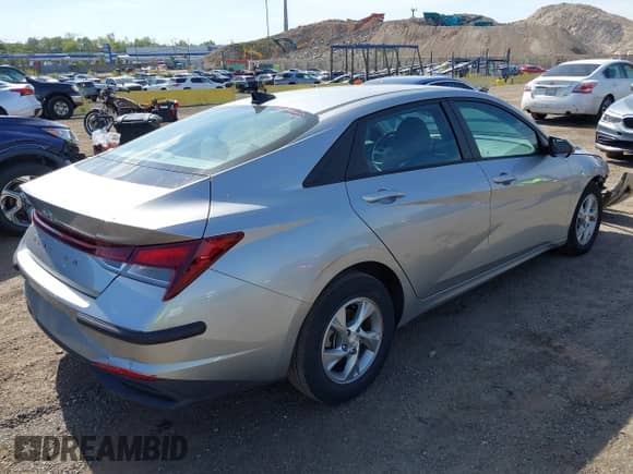 2021 Hyundai Elantra SE z VIN 5NPLL4AG6MH015778, wystawiony jako IAAI lot #43330582 z przebiegiem 10 848 mil mil oraz . Historia ofert i sprzedaży dostępna na DreamBid. Obrazek 4.