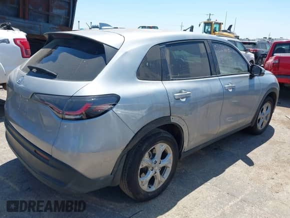 2025 Honda HR-V LX с VIN 3CZRZ1H37SM711335, выставлен на аукционе IAAI как лот 42934011 с пробегом Не указан миль и . История ставок и продаж доступна на DreamBid. Изображение 4.